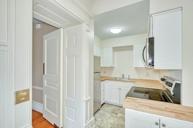 Building Photo - 987 East Ave