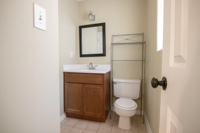 Building Photo - 7817 Walnut Dr