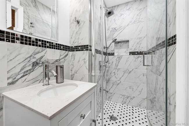 Building Photo - 102-55 67th Dr