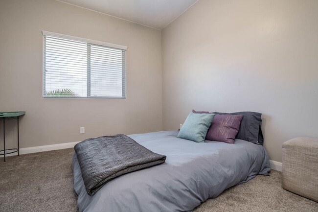 Building Photo - Red Mountain Jewel!  WITH SOLAR PANELS!!