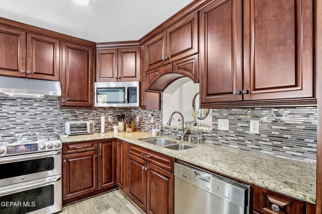 Building Photo - 1316 Hookridge Dr