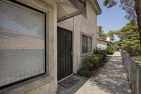 Building Photo - 3 Bedroom Condo