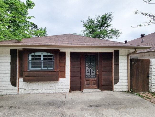 Building Photo - 25723 Glen Loch Dr