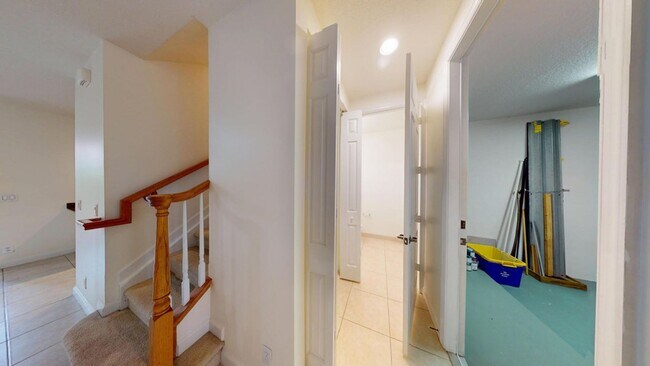 Building Photo - 235 Chrystie Cir