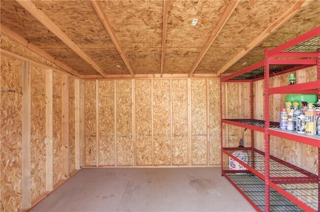 Building Photo - 13 Creekside Dr