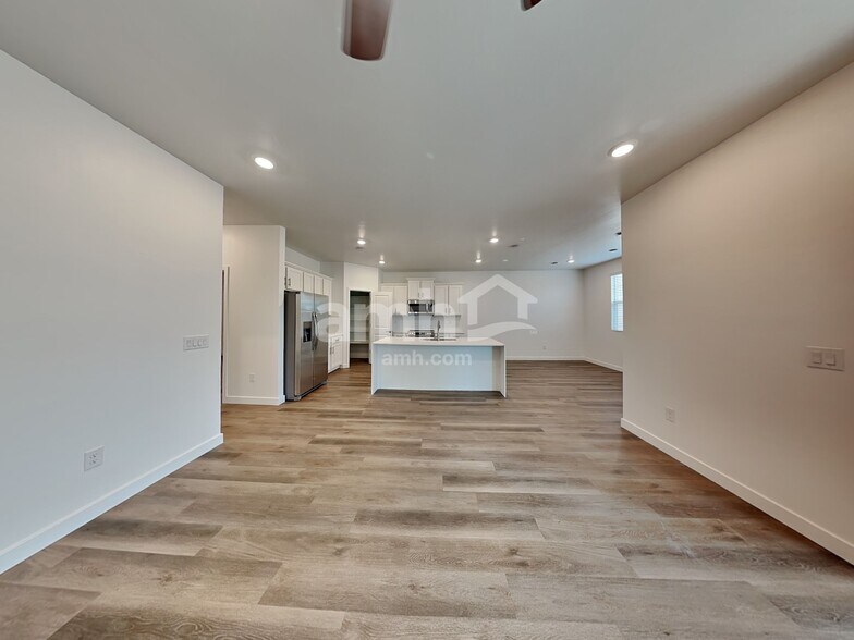 Building Photo - 7429 S Paseo Monte de Oro