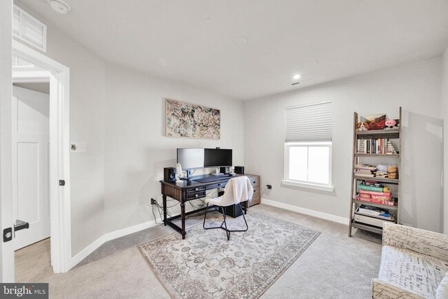 Building Photo - 15 Pratt Ln