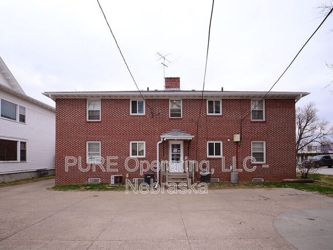 Building Photo - 210 N 32nd Ave