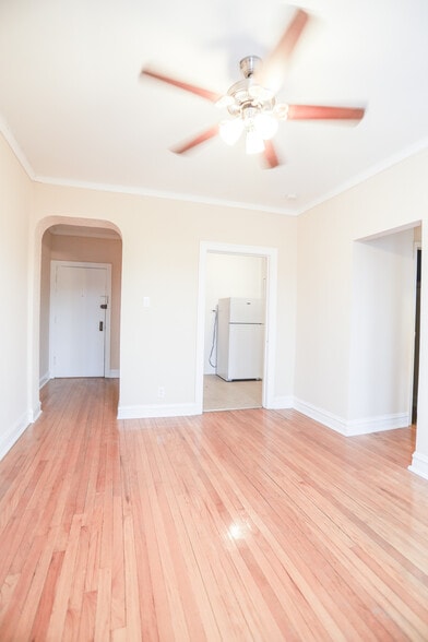 Building Photo - 3941 W Dakin St