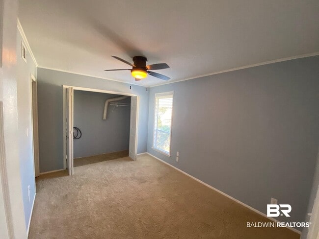 Building Photo - 2055 Sea Cliff Dr N