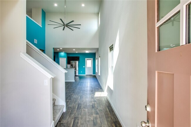 Building Photo - 605 Callahan Ln