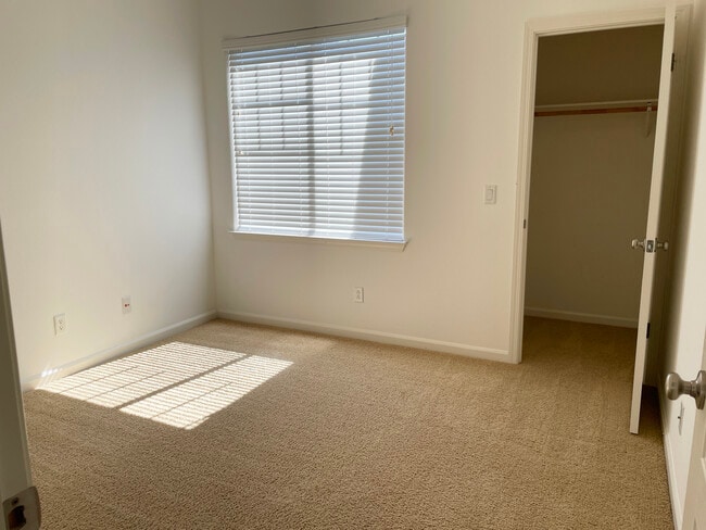 Building Photo - 1736 Montesa Pl