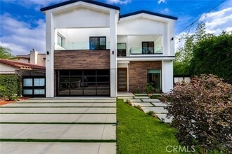 Building Photo - 12732 Hortense St