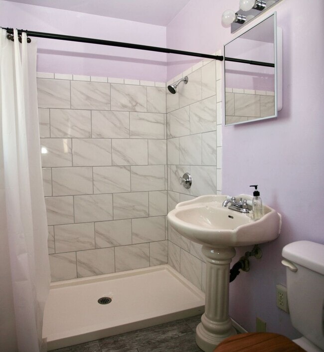 Building Photo - Single Level Home in Great Area!