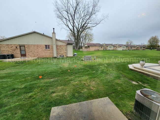 Building Photo - Renovated and Super Clean 2 Bed/1.5 Bath C...