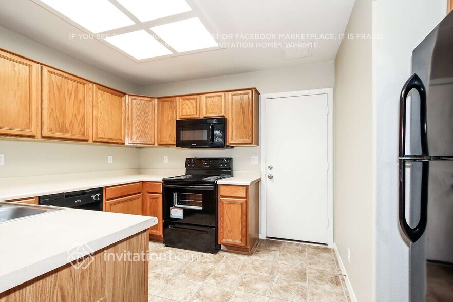 Building Photo - 11230 N 81st Ave