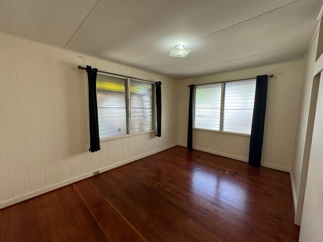 Building Photo - For Rent - 55 Mango St.