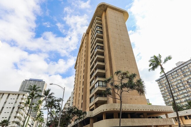 Building Photo - Aloha Towers - 2 bedroom, 2 bath corner unit with 1 covered parking stall
