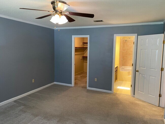Building Photo - 513 Adams Mill Ln
