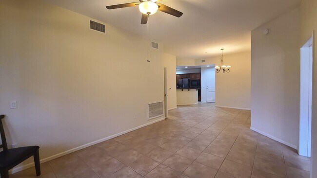 Building Photo - 2 Bedroom condo located in Park Avenue