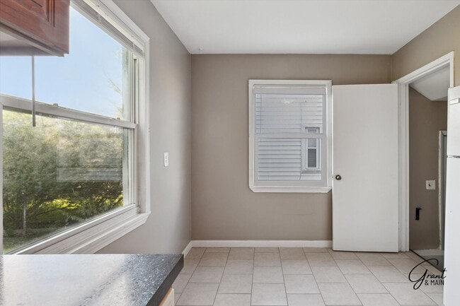 Building Photo - $1400 3 bedroom bungalow
