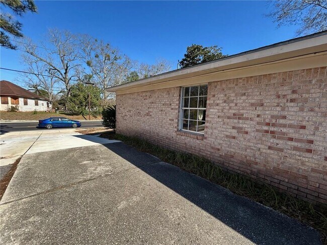 Building Photo - 2603 St Stephens Rd