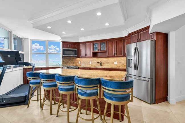 Building Photo - 1340 S Ocean Blvd