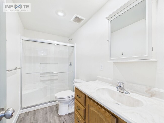 Building Photo - Bright and Airy Two Bedroom
