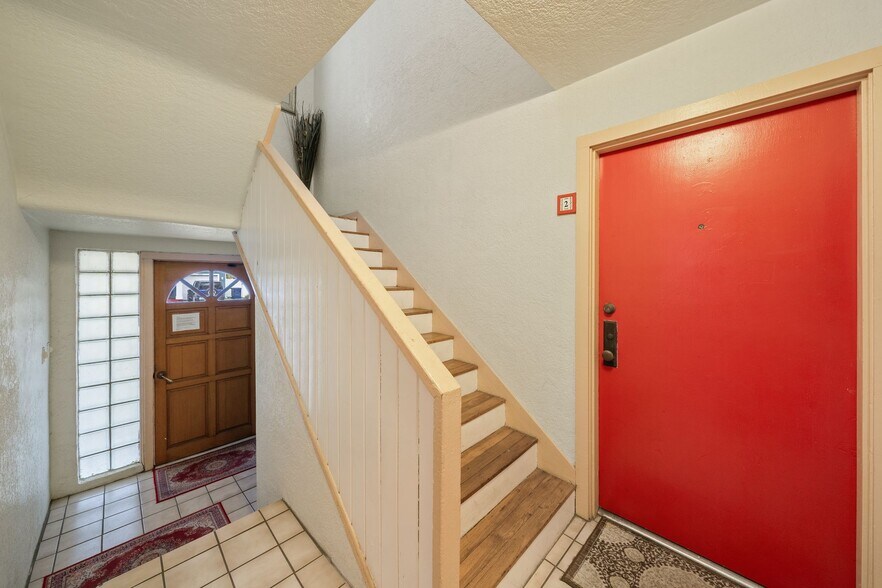 Building Photo - 3419 W San Juan St