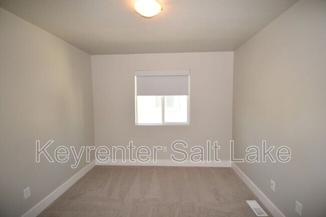 Building Photo - 2273 W 2710 S