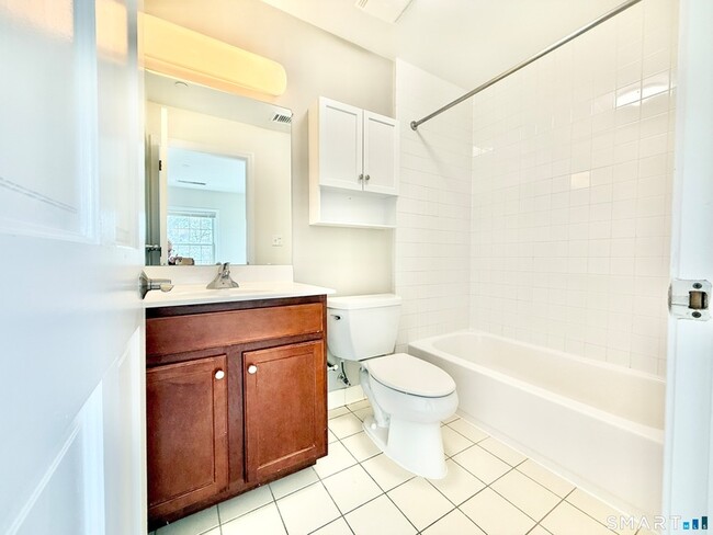 Building Photo - 49 Fairgate Dr