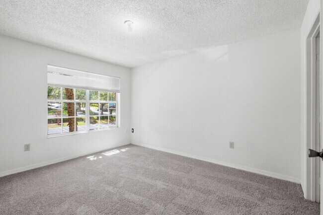 Building Photo - 4240 Summer Landing Dr