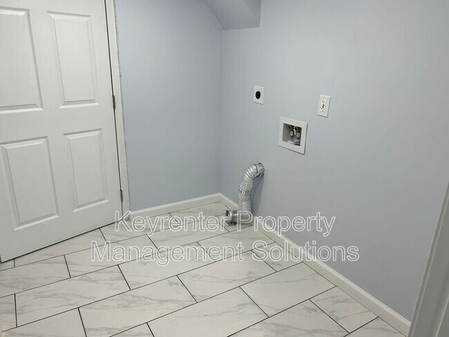 Building Photo - 421 N Charlotte Ave