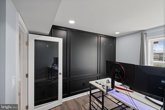 Building Photo - 35418 River Bend Dr