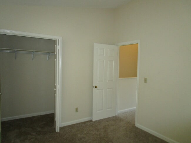 Building Photo - 605 Archdale Dr