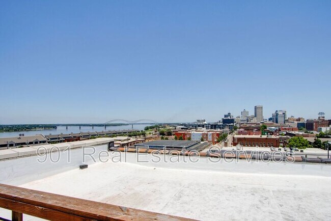 Building Photo - 420 S Front St