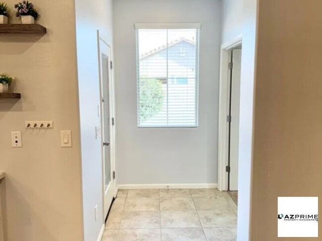 Building Photo - Amazing apartment