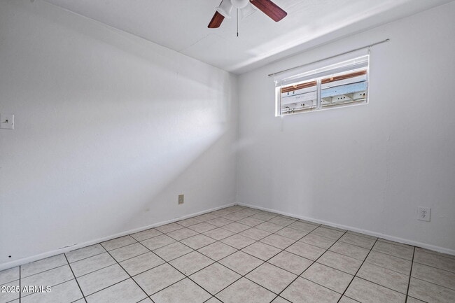 Building Photo - 555 S Bellview