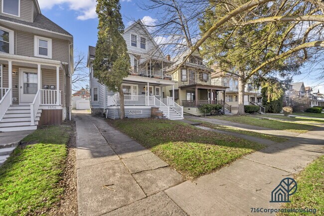 Building Photo - Furnished 3-Bedroom Lower Apartment on Delaware Ave