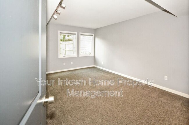 Building Photo - 1415 N Druid Hills Rd NE