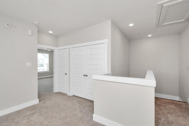 Building Photo - 716 Strawberry Pines Ct