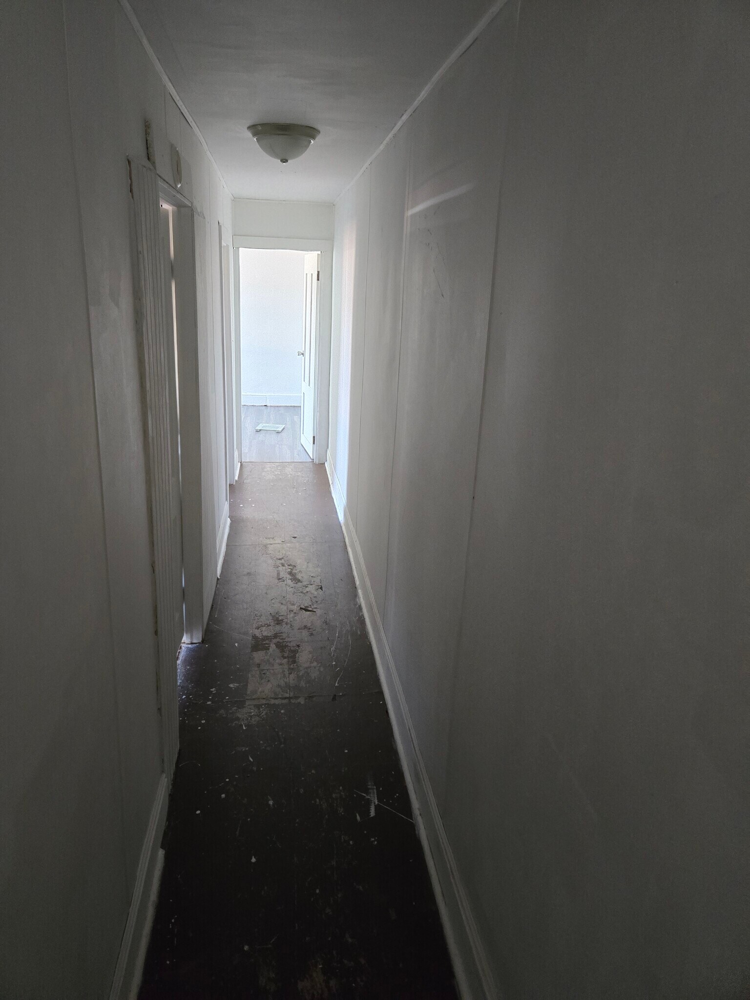 Building Photo - 206 E Main St