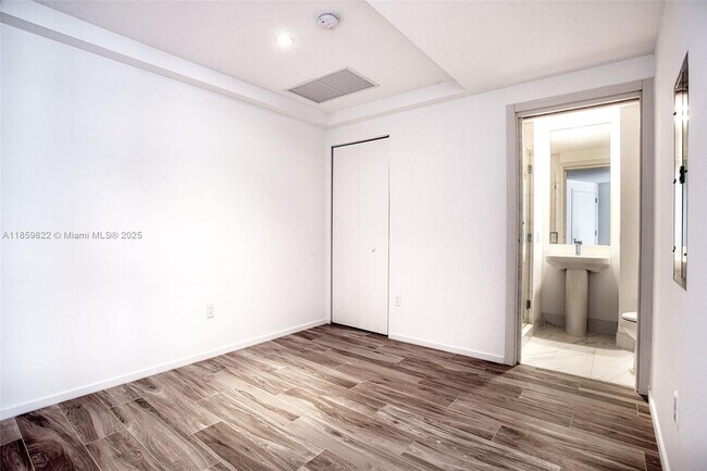 Building Photo - 801 S Miami Ave