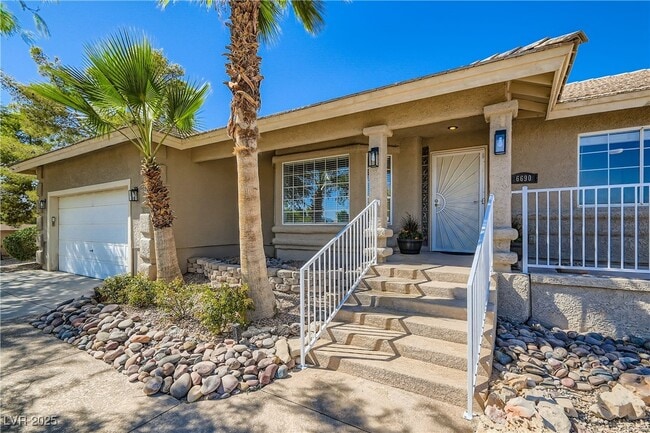 Building Photo - 6690 N Torrey Pines Dr