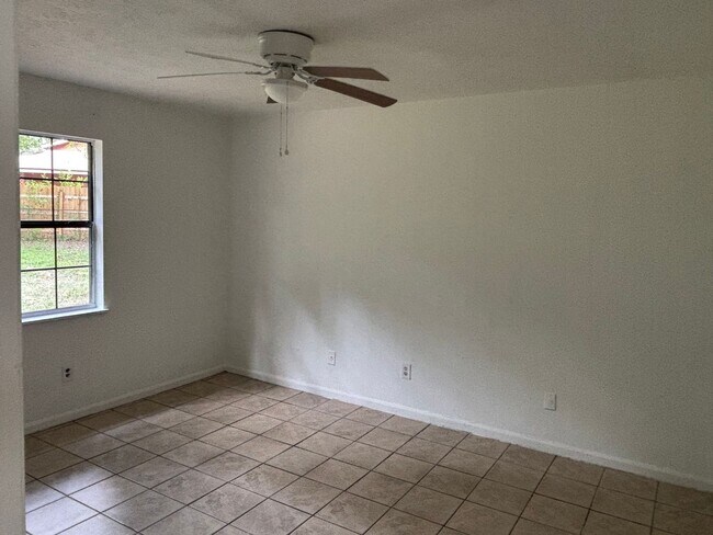 Building Photo - Lease w Option to Purchase available