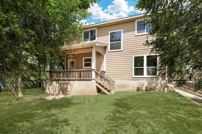 Building Photo - Beautiful 3 Bedroom 2 1/2 in trophy ridge