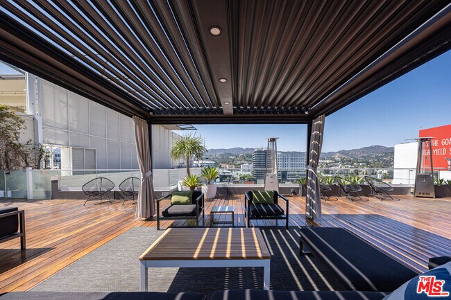 Building Photo - 6250 Hollywood Blvd