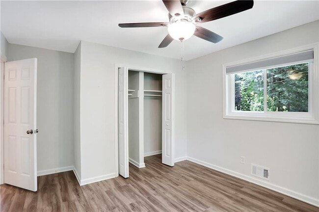 Building Photo - 46 Coopers Glen Dr SW