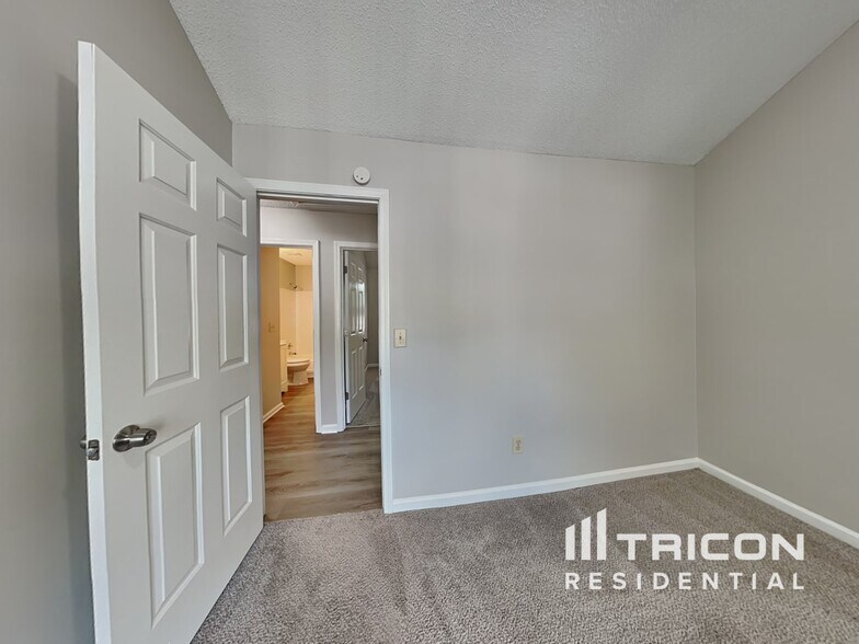 Building Photo - 1684 Watercrest Cir