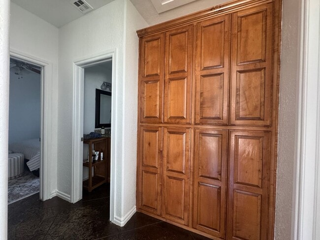 Building Photo - 2501 SW A Ave